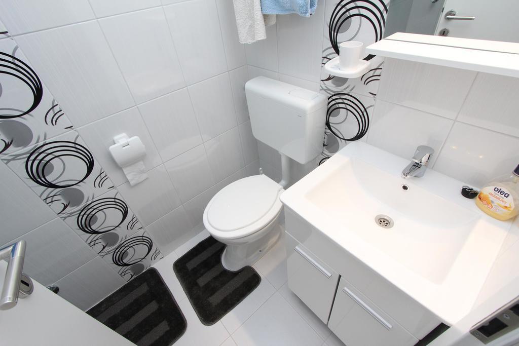 Apartments Santin ロヴィニ 部屋 写真