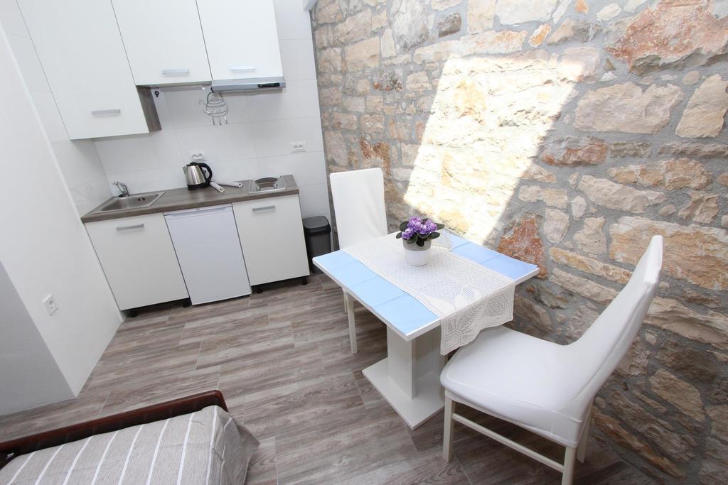 Apartments Santin ロヴィニ エクステリア 写真