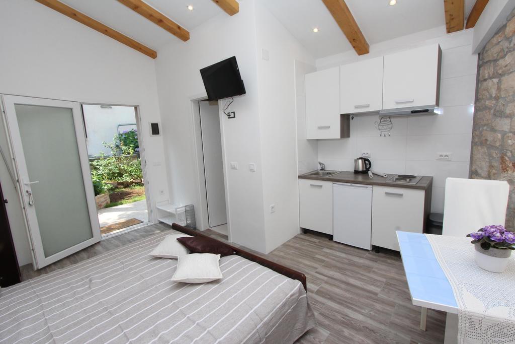 Apartments Santin ロヴィニ エクステリア 写真
