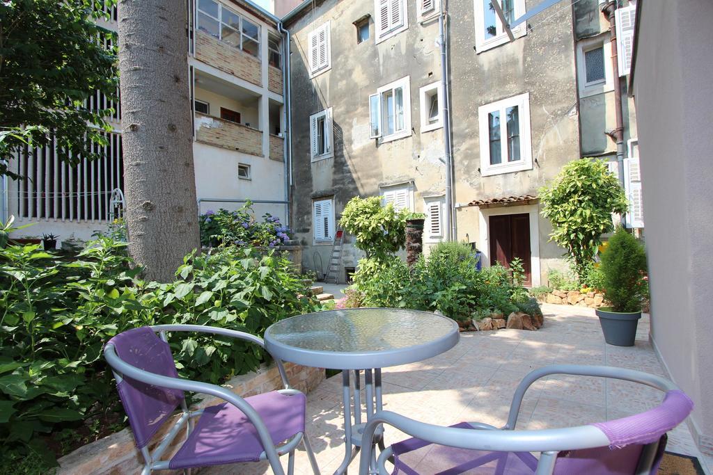 Apartments Santin ロヴィニ エクステリア 写真
