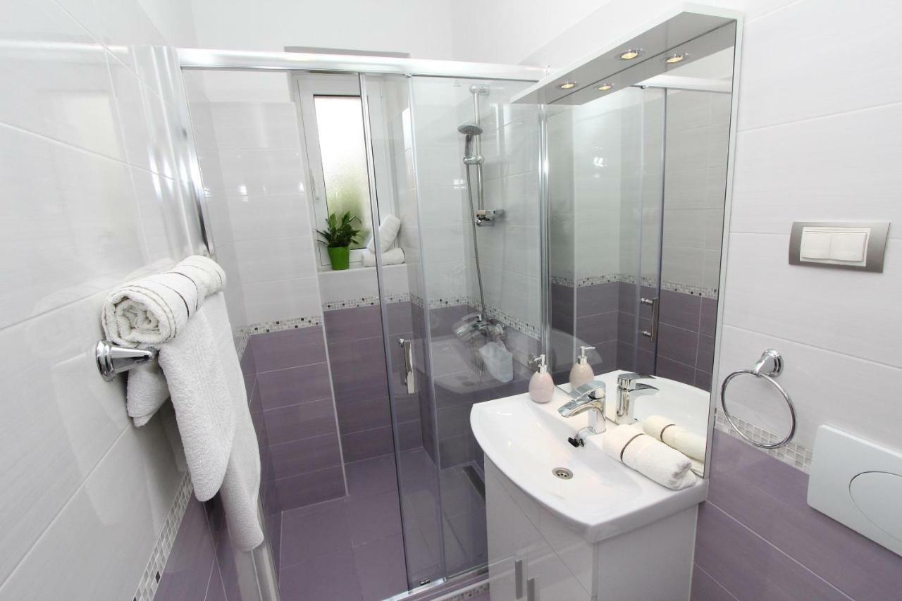 Apartments Santin ロヴィニ エクステリア 写真