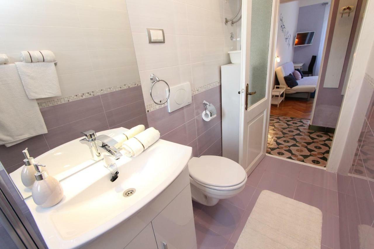 Apartments Santin ロヴィニ エクステリア 写真